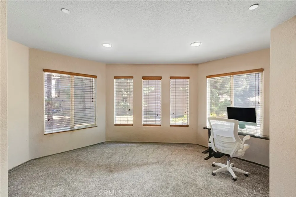 21492 Arapahoe Trail Chatsworth, CA 91311