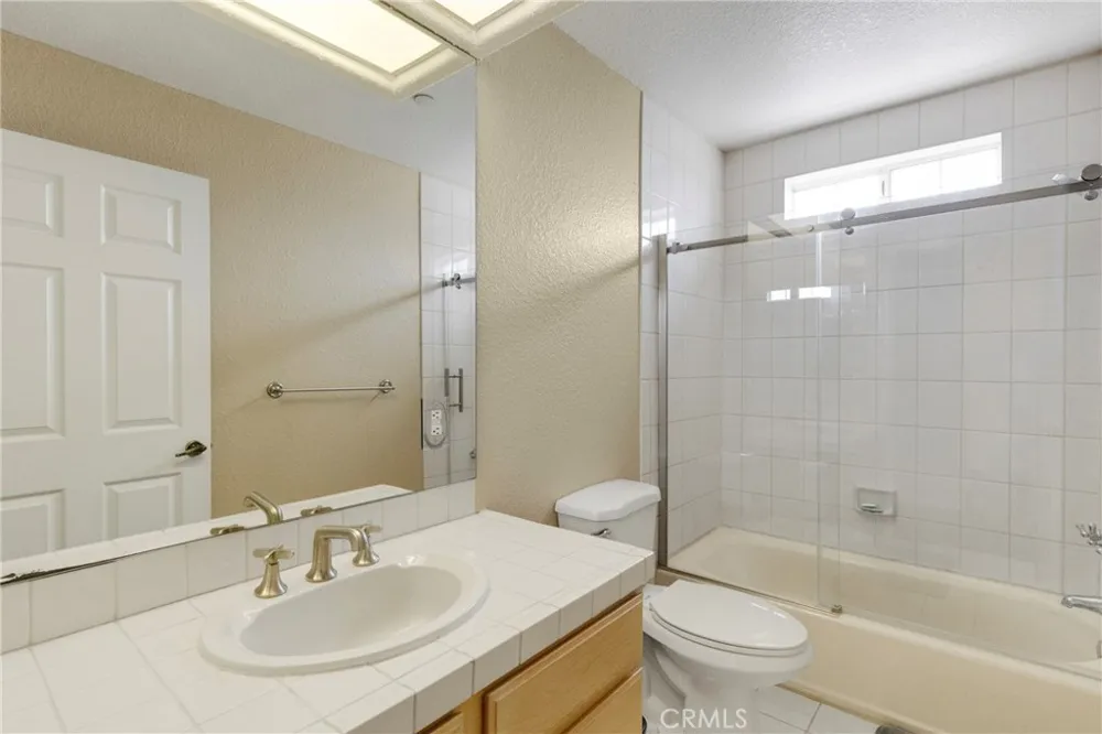 21492 Arapahoe Trail Chatsworth, CA 91311