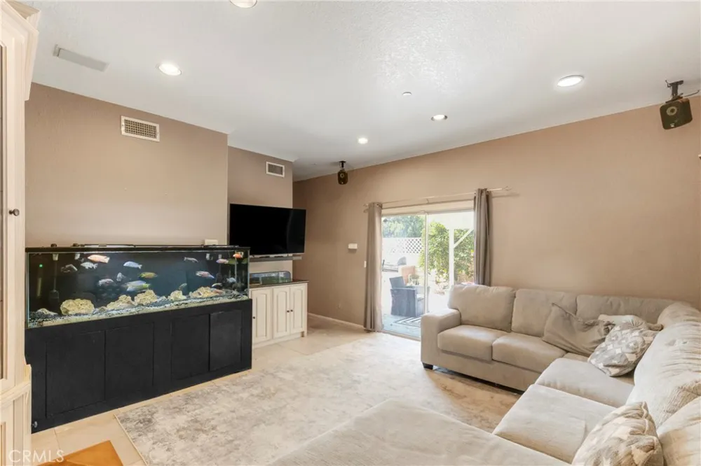 21492 Arapahoe Trail Chatsworth, CA 91311
