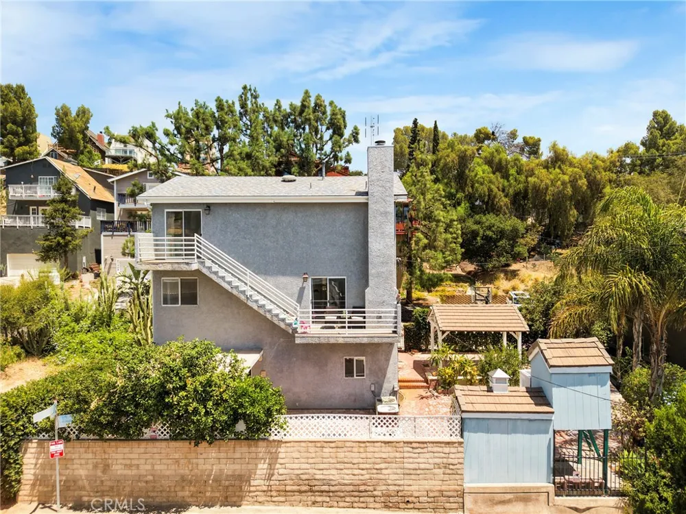 21492 Arapahoe Trail Chatsworth, CA 91311