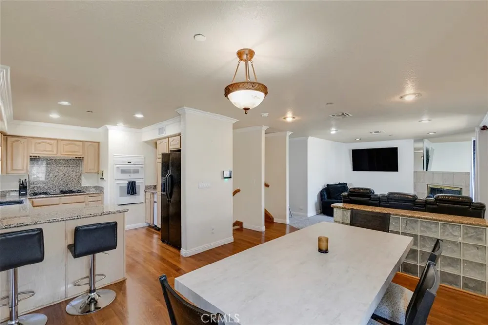 21492 Arapahoe Trail Chatsworth, CA 91311