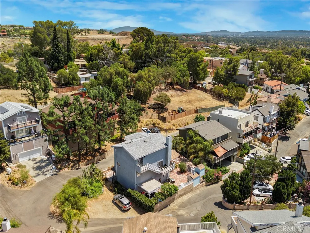 21492 Arapahoe Trail Chatsworth, CA 91311
