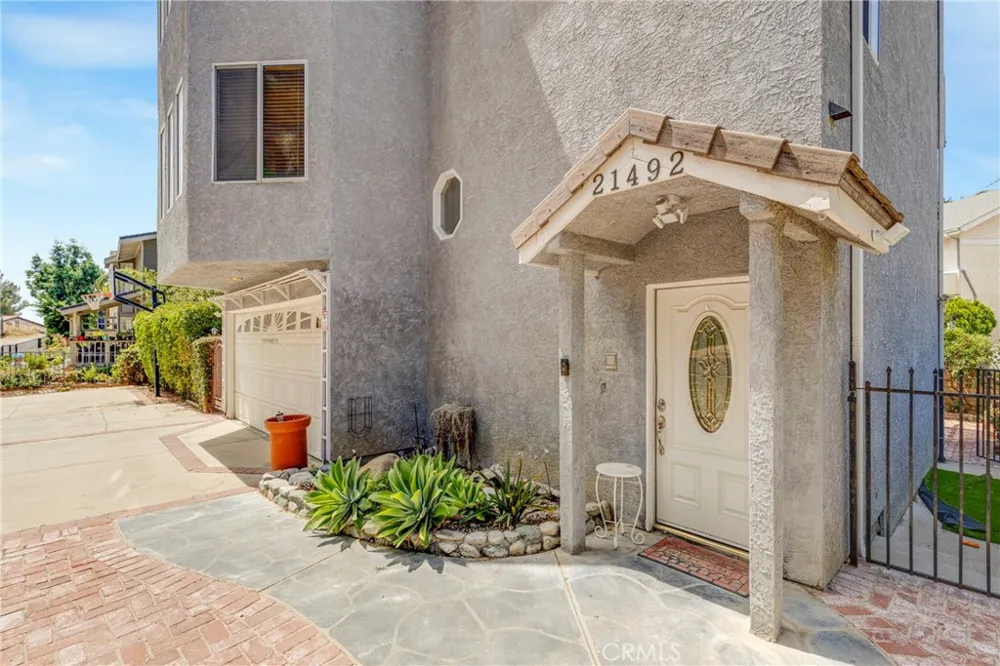 21492 Arapahoe Trail Chatsworth, CA 91311