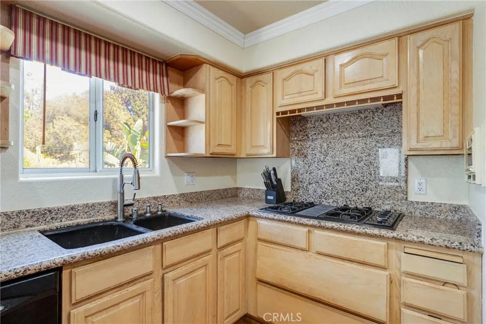 21492 Arapahoe Trail Chatsworth, CA 91311