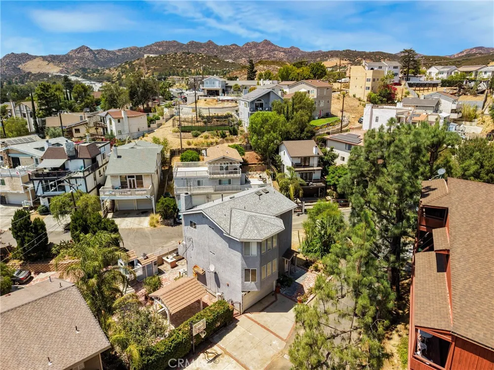 21492 Arapahoe Trail Chatsworth, CA 91311