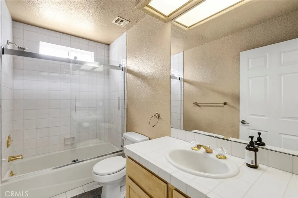 21492 Arapahoe Trail Chatsworth, CA 91311
