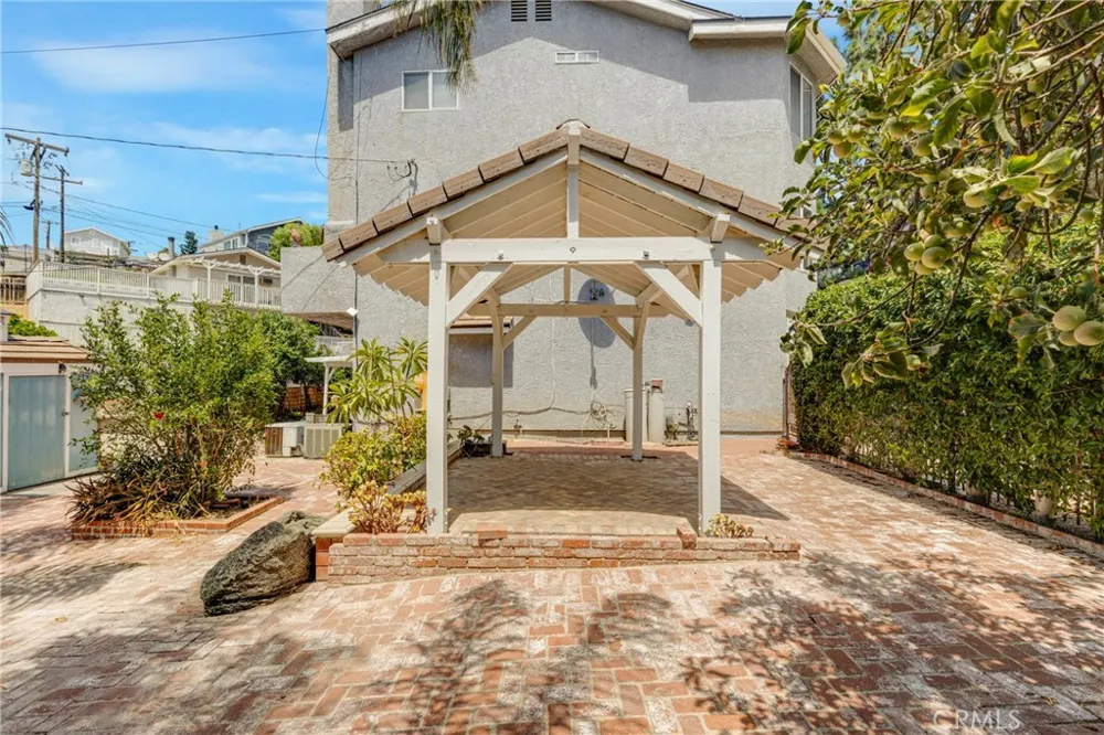 21492 Arapahoe Trail Chatsworth, CA 91311