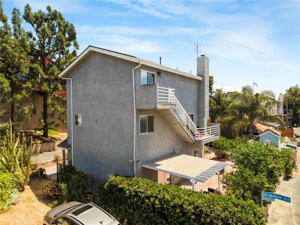 21492 Arapahoe Trail Chatsworth, CA 91311