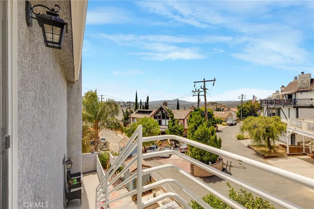 21492 Arapahoe Trail Chatsworth, CA 91311