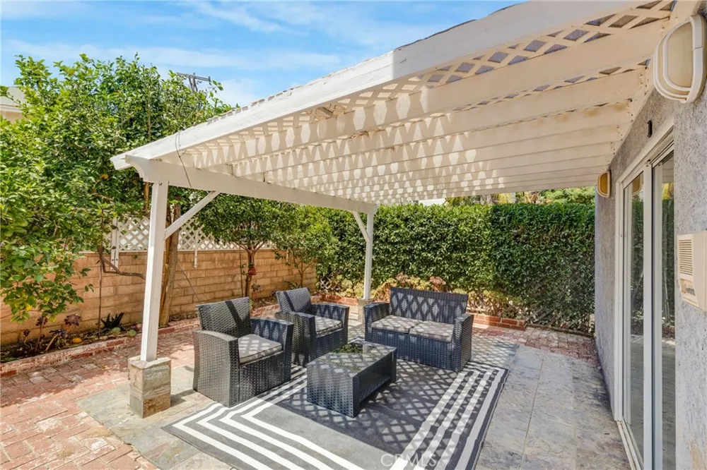 21492 Arapahoe Trail Chatsworth, CA 91311