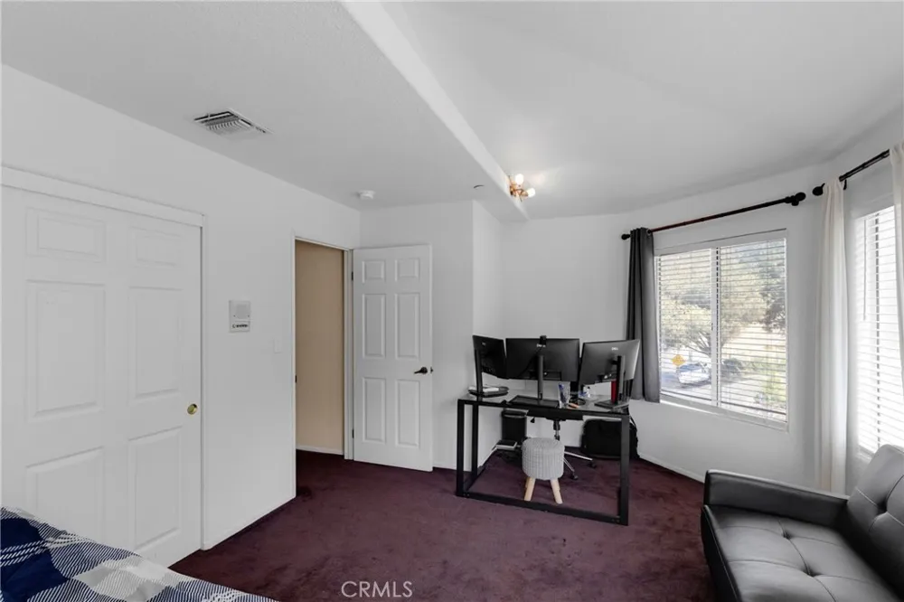 21492 Arapahoe Trail Chatsworth, CA 91311