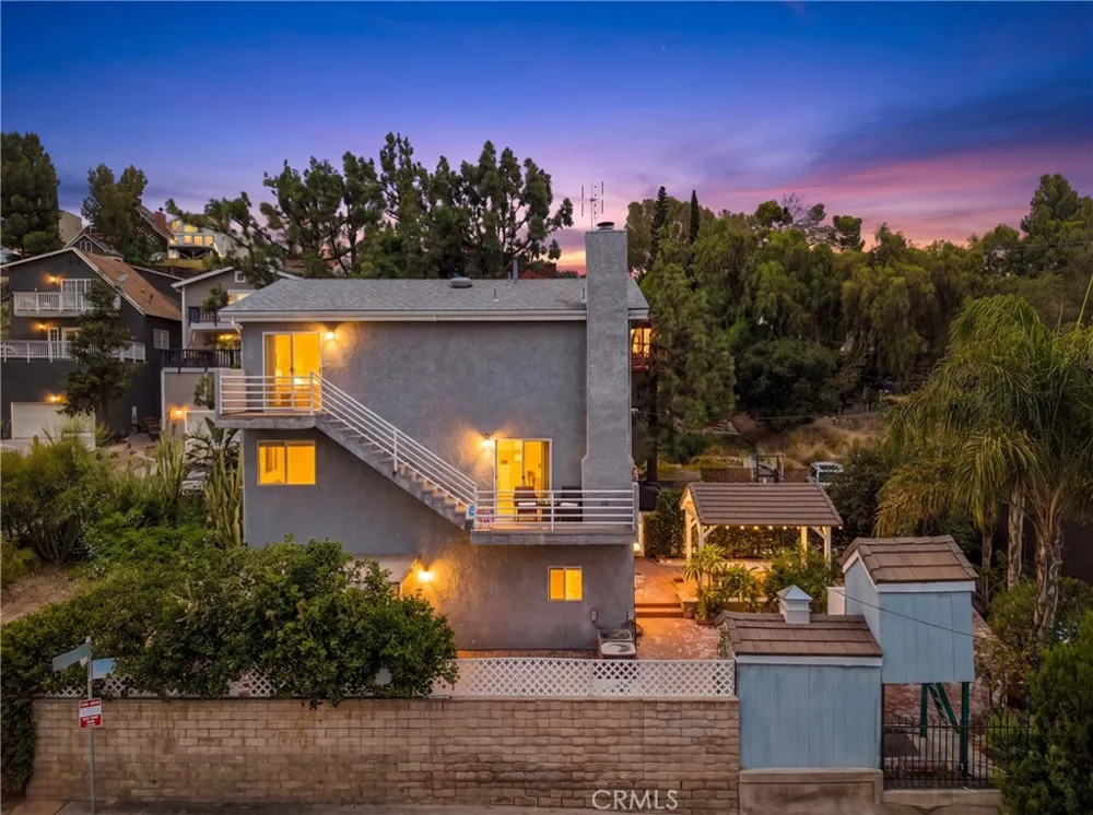 21492 Arapahoe Trail Chatsworth, CA 91311