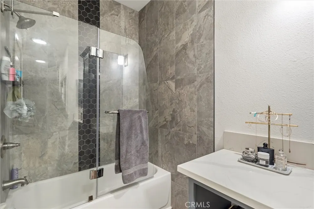 2504 W Macarthur Boulevard #I Santa Ana, CA 92704