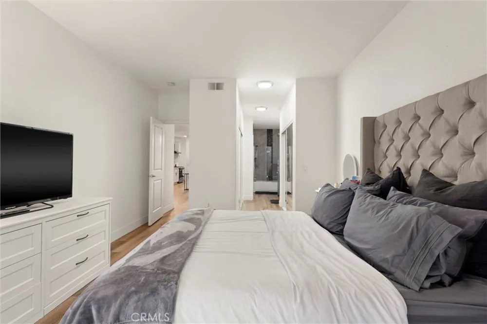 2504 W Macarthur Boulevard #I Santa Ana, CA 92704