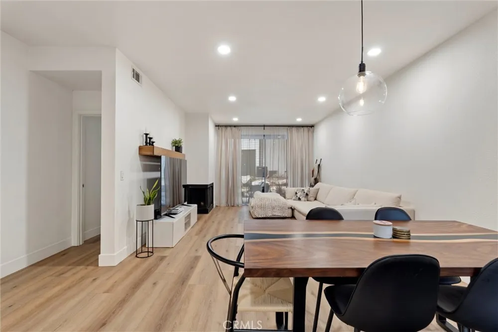 2504 W Macarthur Boulevard #I Santa Ana, CA 92704