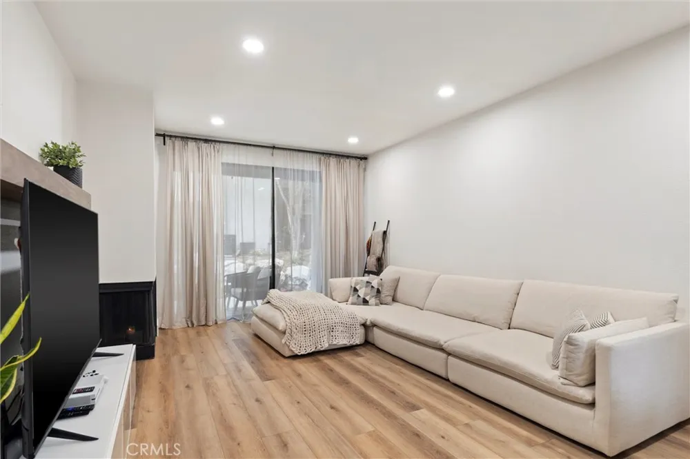 2504 W Macarthur Boulevard #I Santa Ana, CA 92704