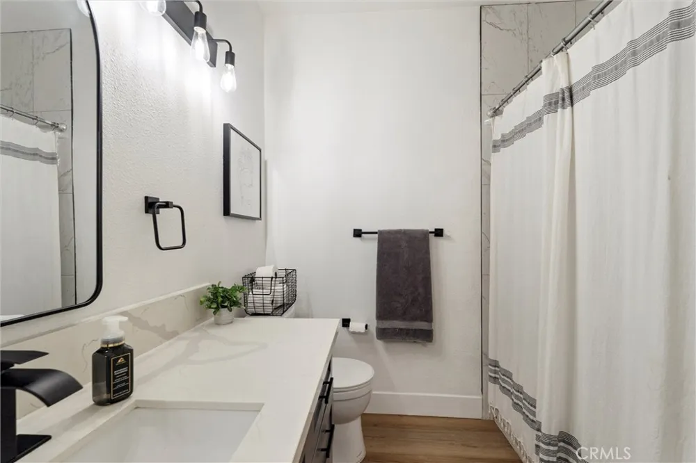 2504 W Macarthur Boulevard #I Santa Ana, CA 92704