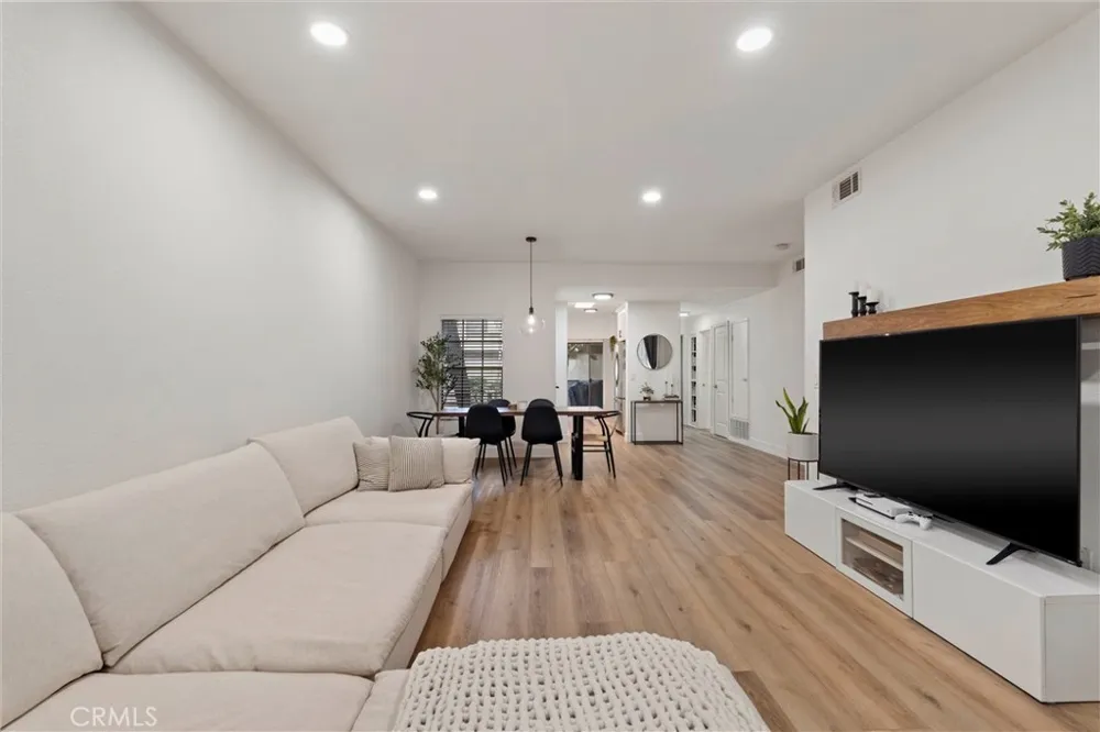 2504 W Macarthur Boulevard #I Santa Ana, CA 92704