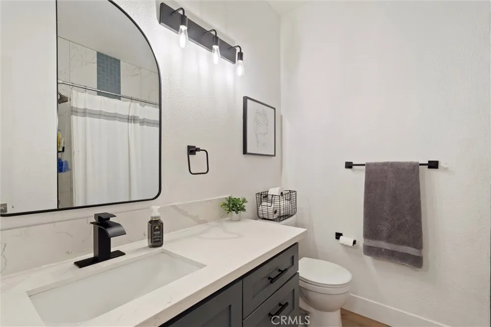 2504 W Macarthur Boulevard #I Santa Ana, CA 92704
