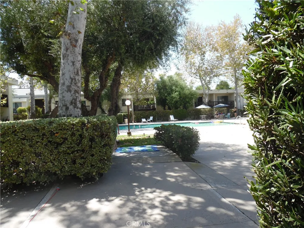 23515 Lyons Valencia, CA 91355