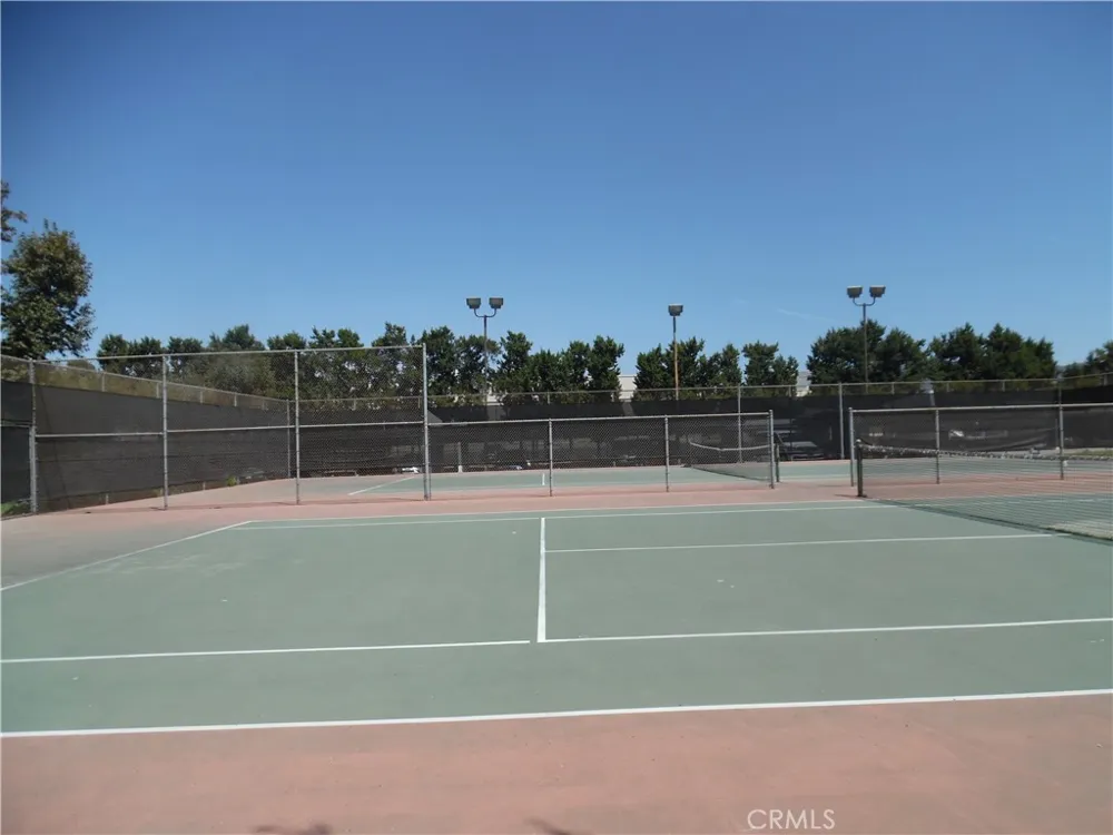 23515 Lyons Valencia, CA 91355