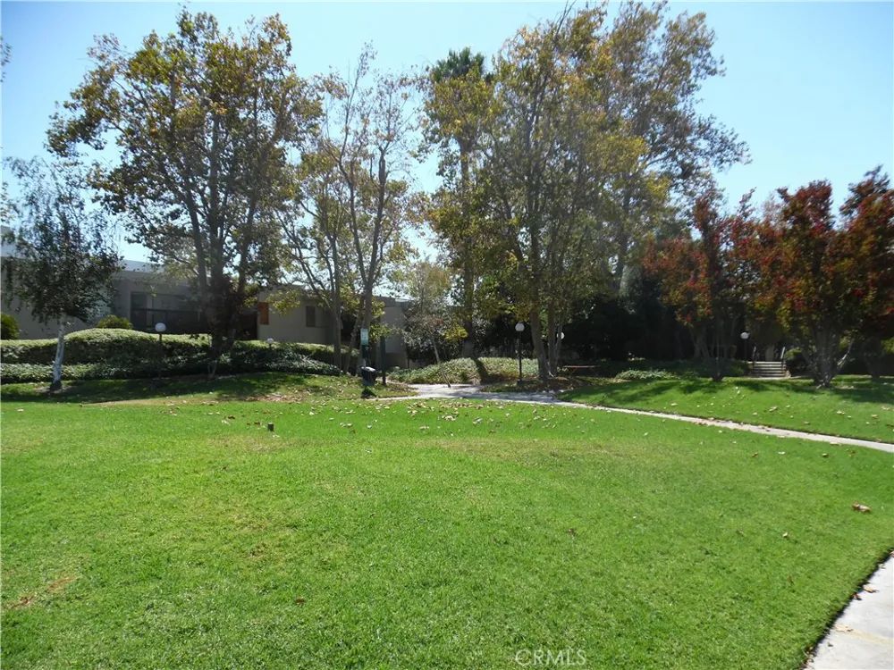23515 Lyons Valencia, CA 91355