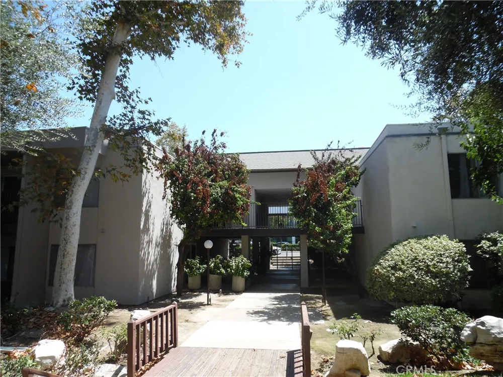 23515 Lyons Valencia, CA 91355
