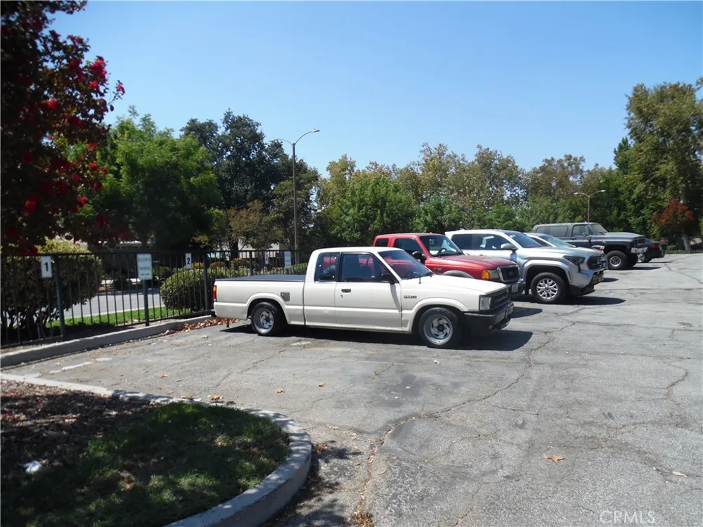 23515 Lyons Valencia, CA 91355