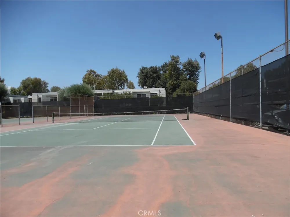 23515 Lyons Valencia, CA 91355