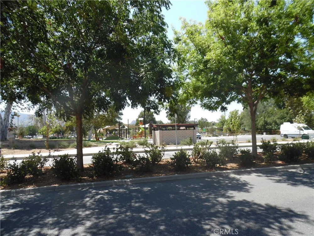 23515 Lyons Valencia, CA 91355