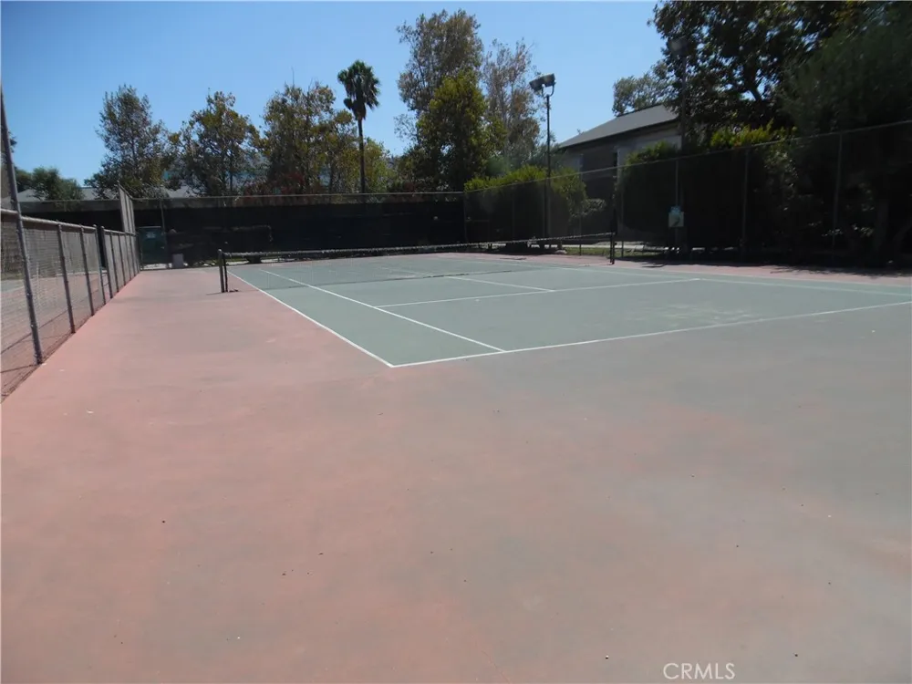 23515 Lyons Valencia, CA 91355