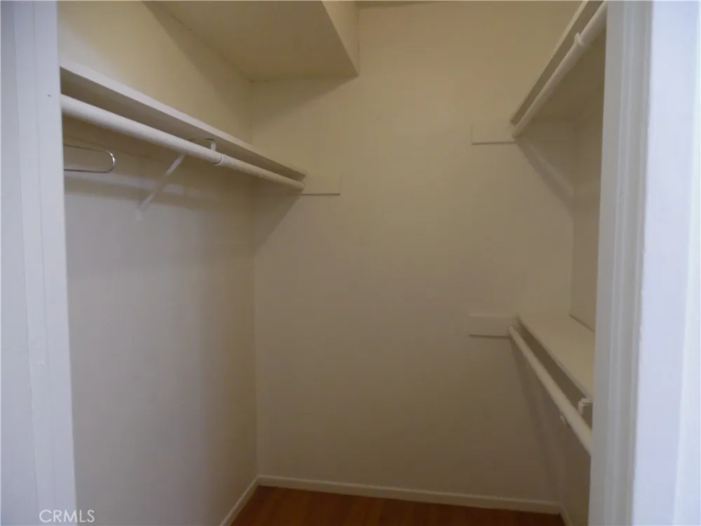 23515 Lyons Valencia, CA 91355