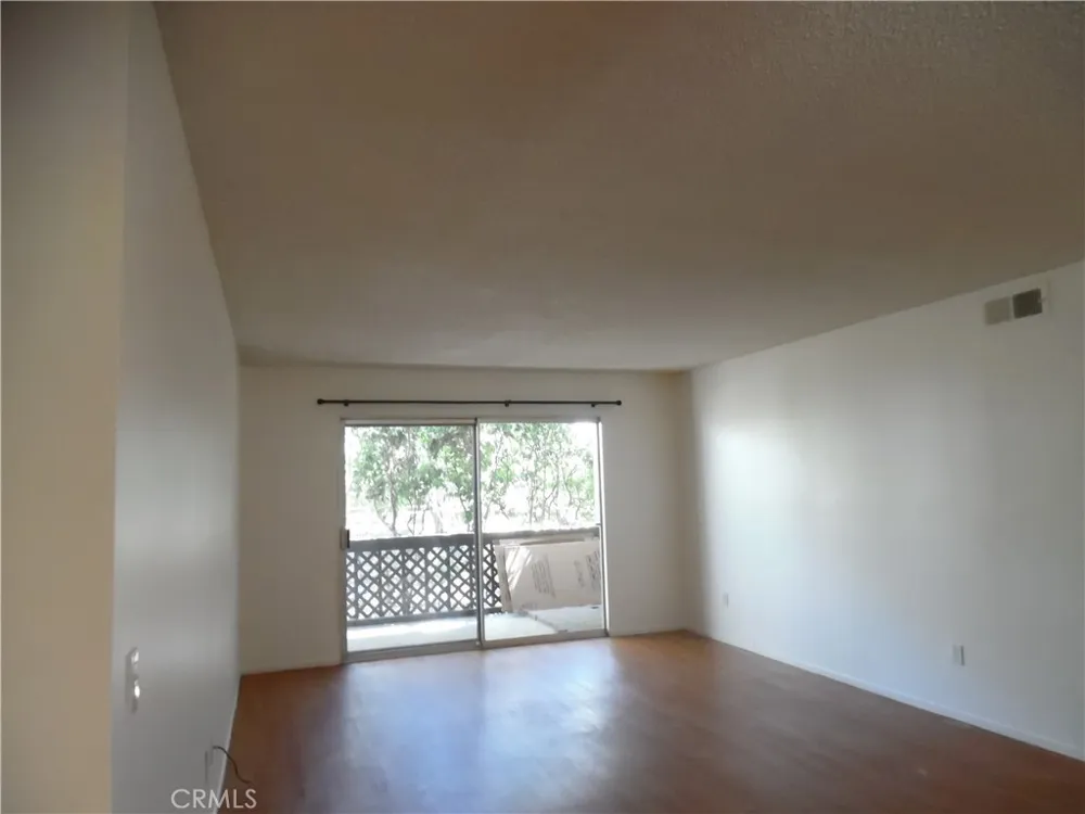 23515 Lyons Valencia, CA 91355