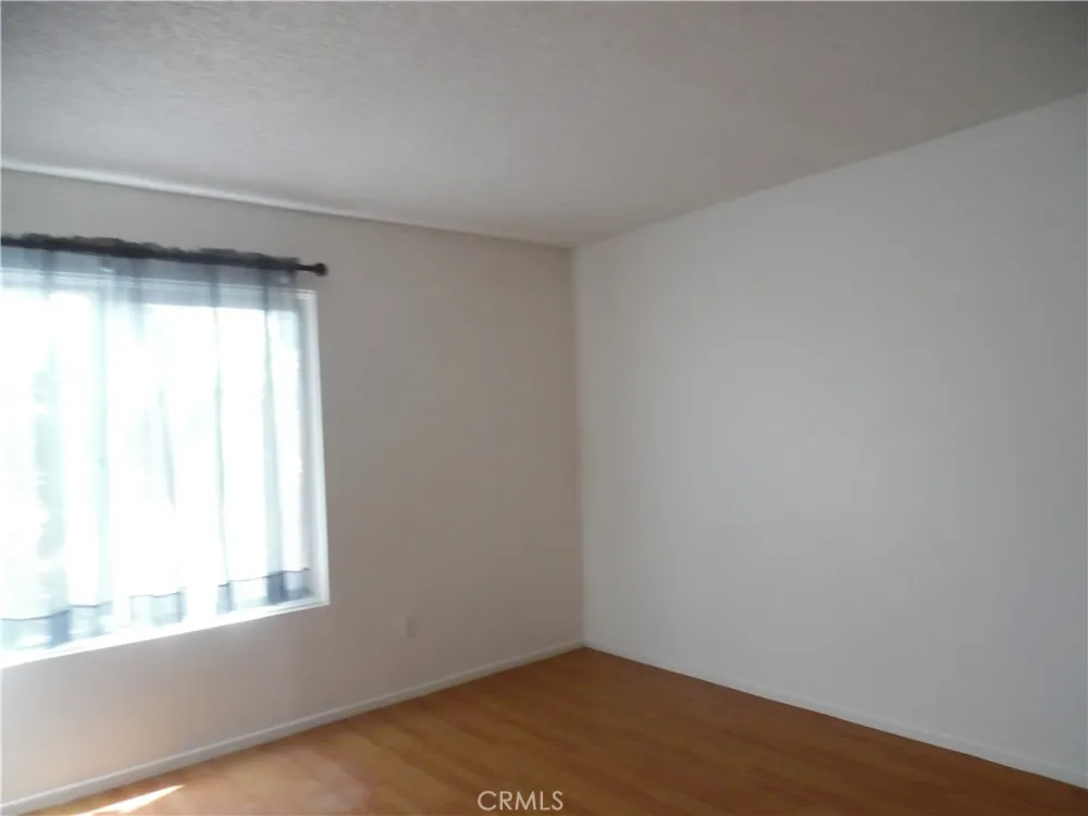 23515 Lyons Valencia, CA 91355