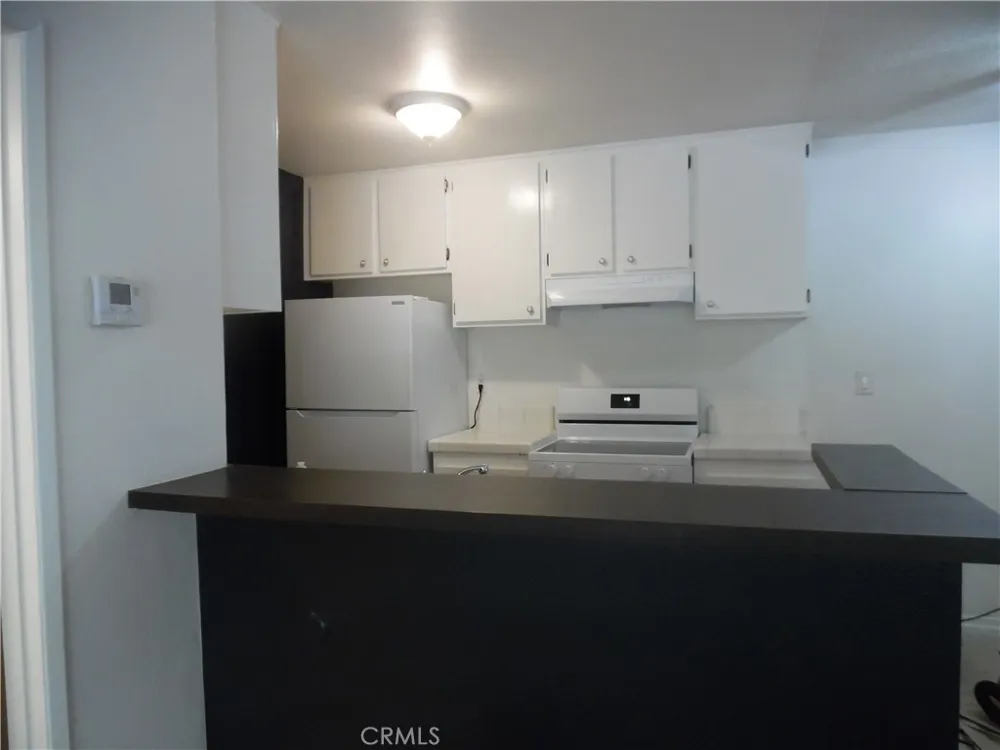 23515 Lyons Valencia, CA 91355