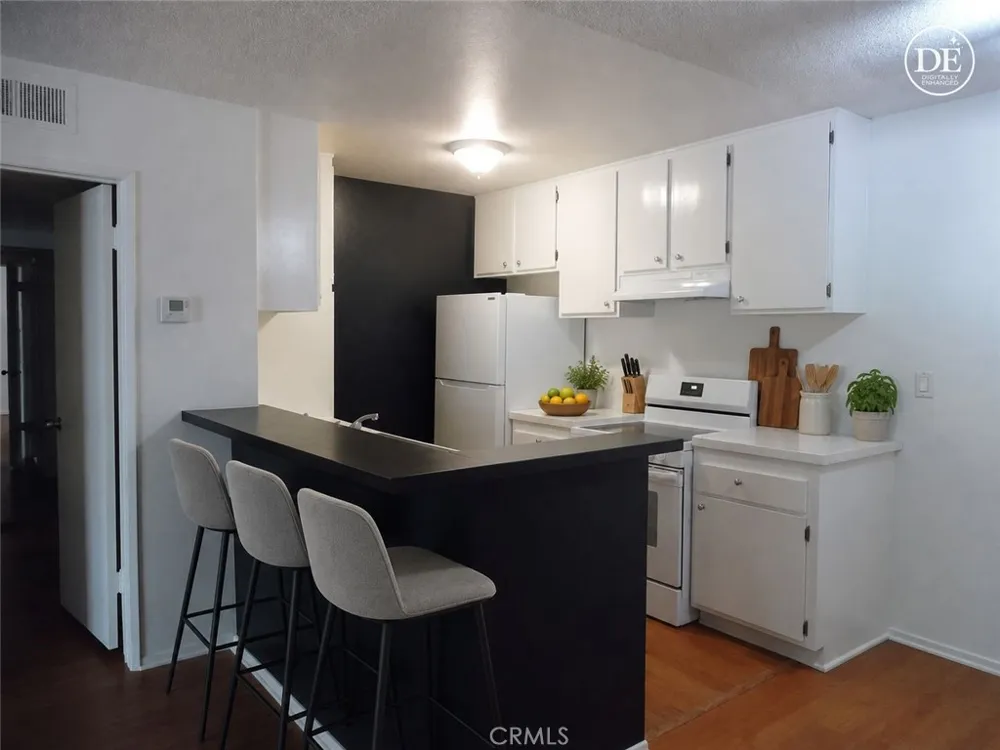 23515 Lyons Valencia, CA 91355