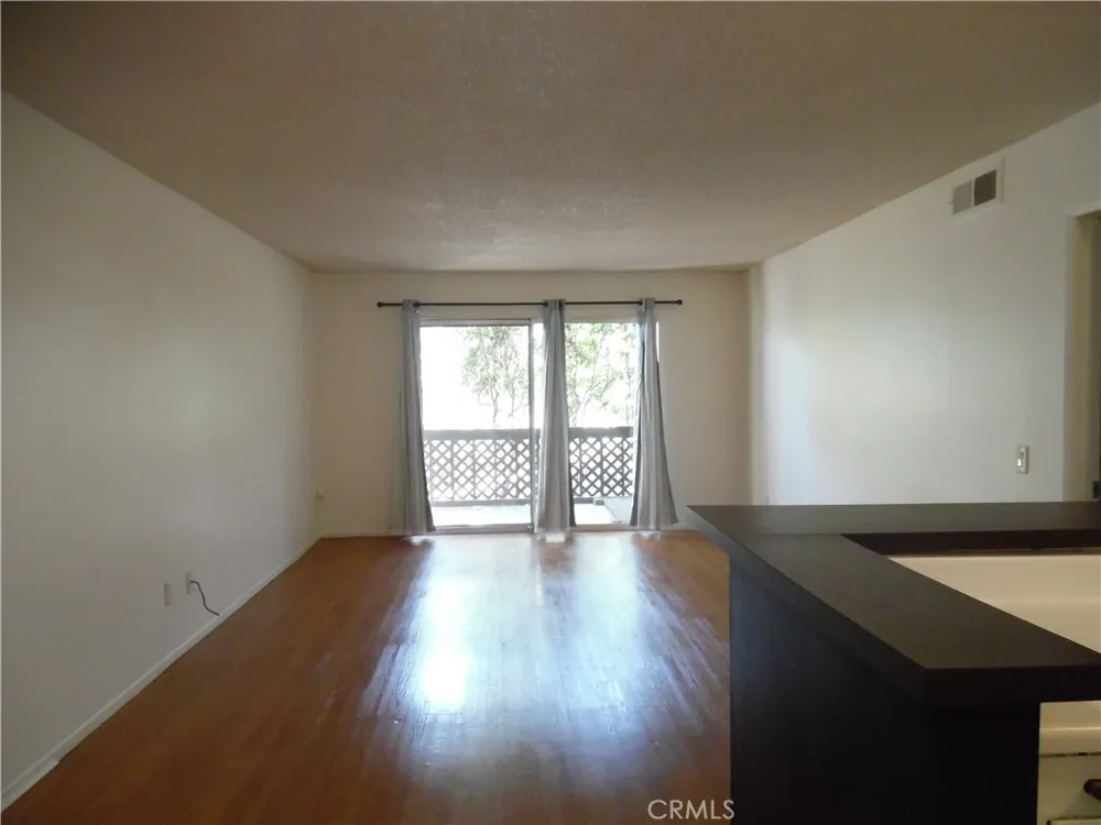 23515 Lyons Valencia, CA 91355