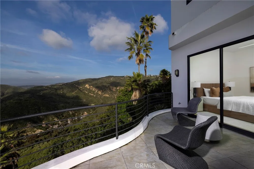 1425 Skyline Drive Laguna Beach, CA 92651