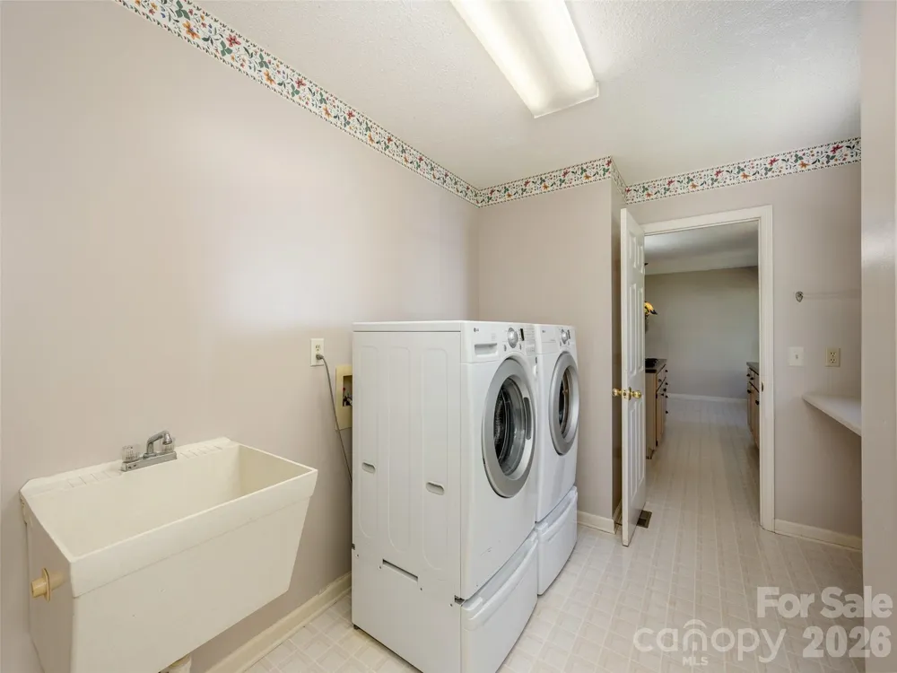 15 Glen Crest Drive Arden, NC 28704