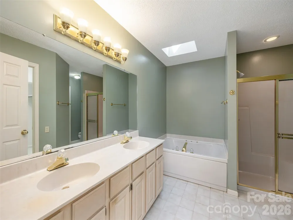 15 Glen Crest Drive Arden, NC 28704