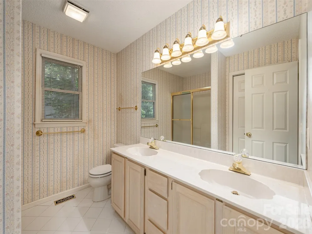 15 Glen Crest Drive Arden, NC 28704