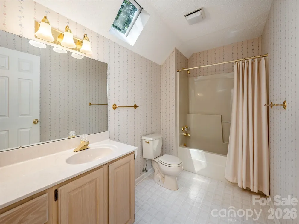 15 Glen Crest Drive Arden, NC 28704