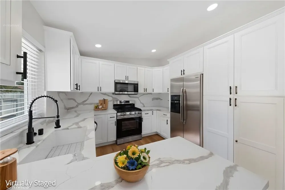 152 E Sage Avenue San Jacinto, CA 92582