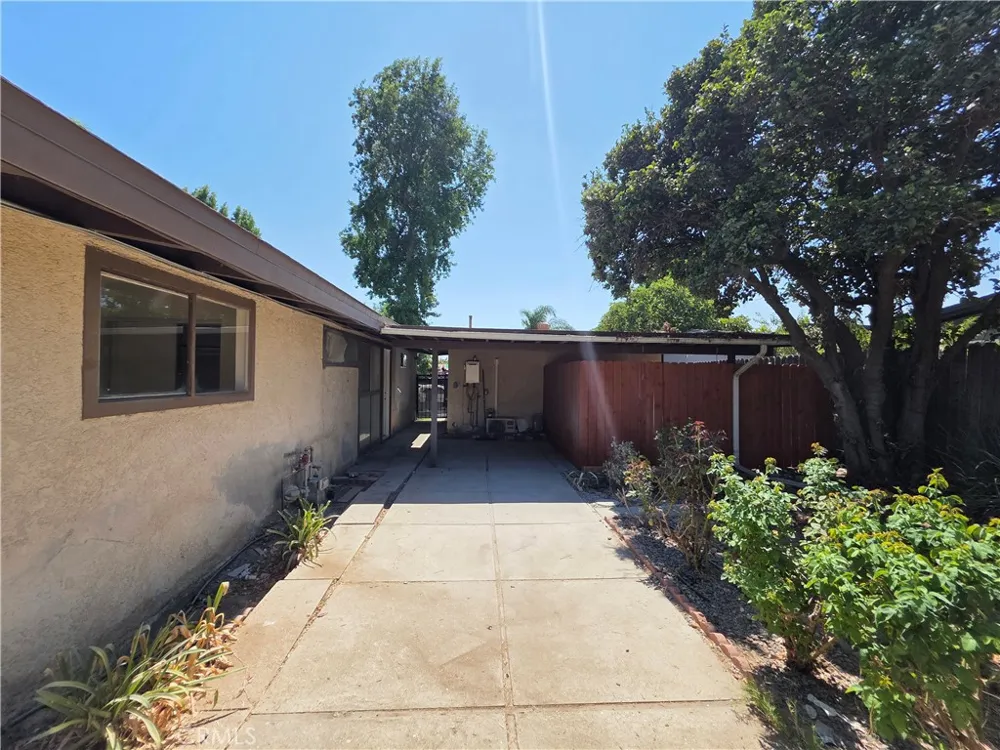 13030 Bradwell Sylmar, CA 91342