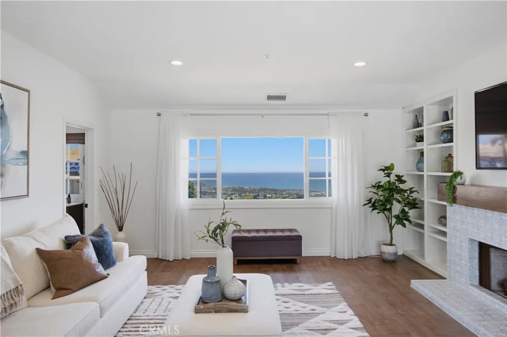 880 Avenida Acapulco San Clemente, CA 92672