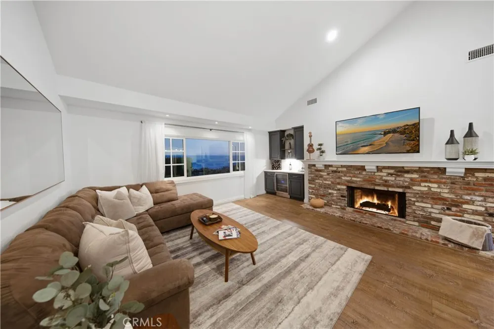 880 Avenida Acapulco San Clemente, CA 92672