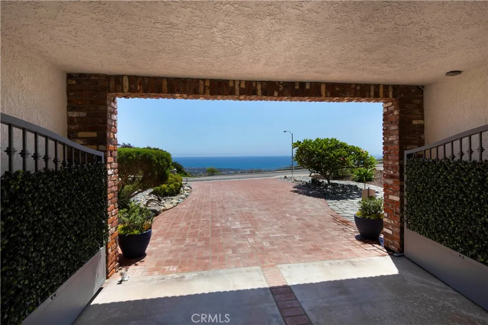 880 Avenida Acapulco San Clemente, CA 92672