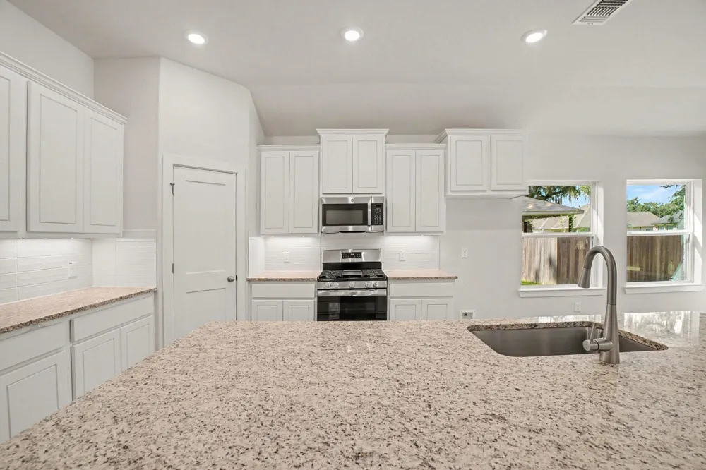 2231 Lakewood Drive West Columbia, TX 77486