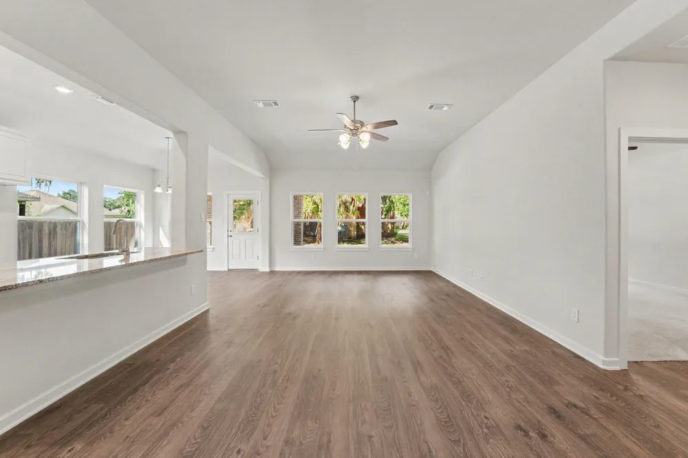 2231 Lakewood Drive West Columbia, TX 77486