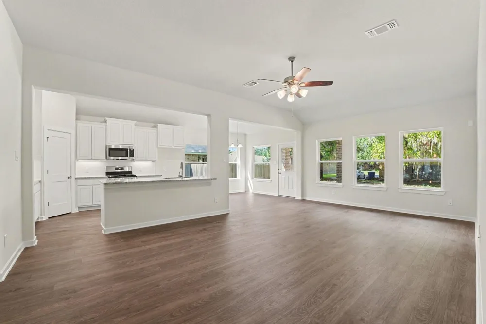 2231 Lakewood Drive West Columbia, TX 77486
